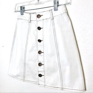 5 for $25 ⭐️ High Rise White Denim Skirt